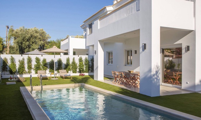 Lygia Villa | Spacious Luxury Villa close to the beach and Lefkadas' center