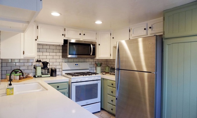 Los Feliz Apartment | Spacious, Modern Comfort at Griffith Park