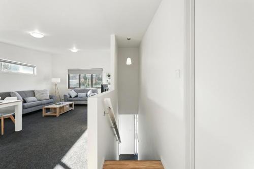 Geilston Bay House | Spacious Modern Home