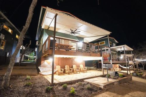 Bridgeport House | Spacious Modern Lux Cabin Hot Tub FirePit Games