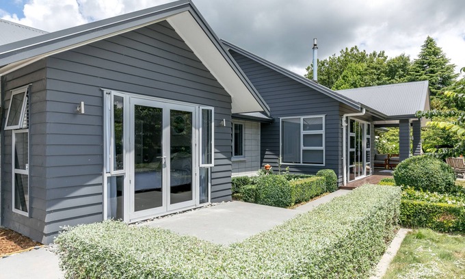 Tamahere Apartment | Spacious Modern Two-Bedroom Apartment