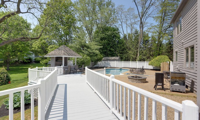 Amherst Cottage | Spacious Refuge w/Private Pool & Outdoor Bar!