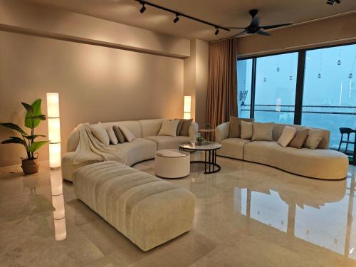 Kampung Datuk Keramat Apartment | Spacious Romantic Family 4BR 8pax KLCC Balcony