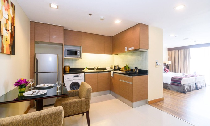 Bangkok Central Business District Hotel | SPACIOUS STUDIO SUKHUMVIT 2 NANA FREE WIFI KITCHEN