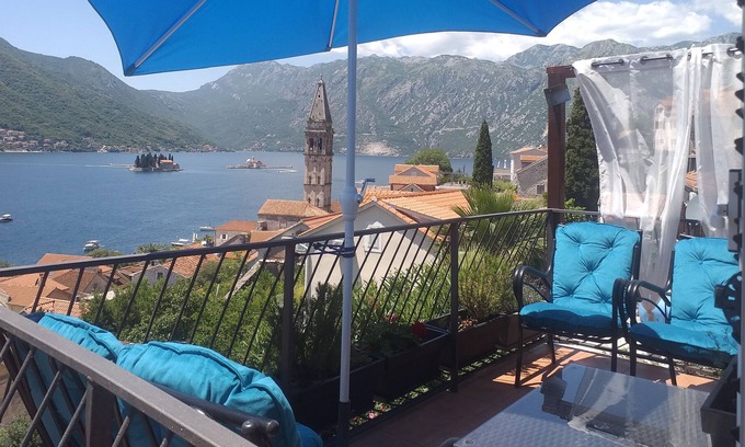 Drazin Vrt Apartment | Spacious, sunny apartment in Perast with amazing sea and mountain views