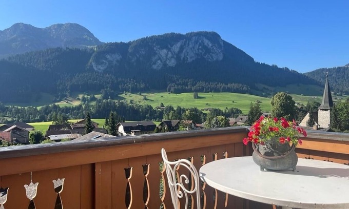 Chateau-d'Oex Apartment | Spacious Three Bedroom Apartment With Stunning Views