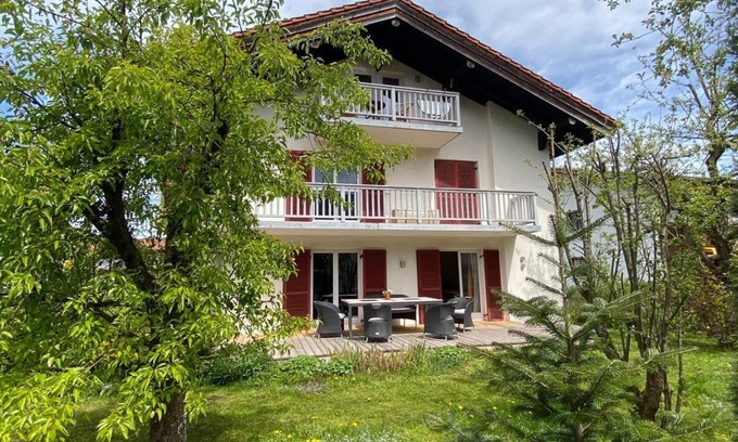 Inzell Apartment | Spacious vacation apartment with terrace and garden