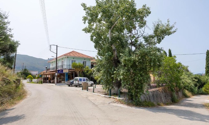 Agia Marina Apartment | sparrow apartment (Σπουργιτης)