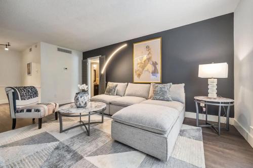 Uptown Apartment | Special 2BR Galleria Condo Pool View Private Entrance