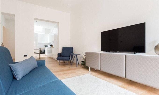 London City Centre Apartment | Spectacular 2 Bedroom in Trafalgar Sq