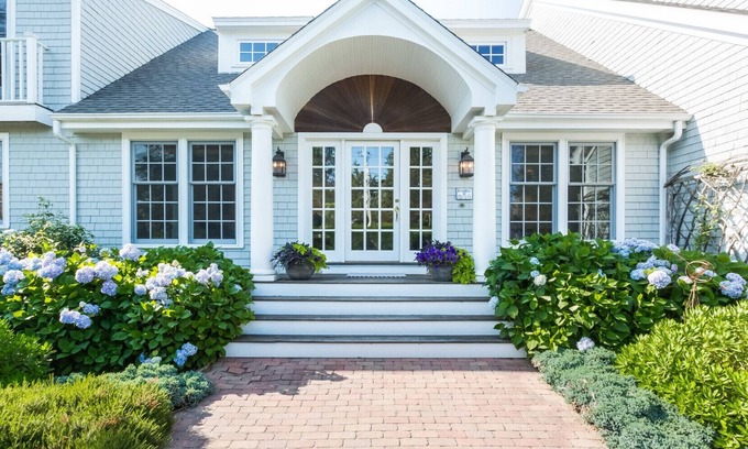 Watch Hill House | SPECTACULAR 5 BR/3BA HOME - WALK TO BEACH - WATCH HILL!