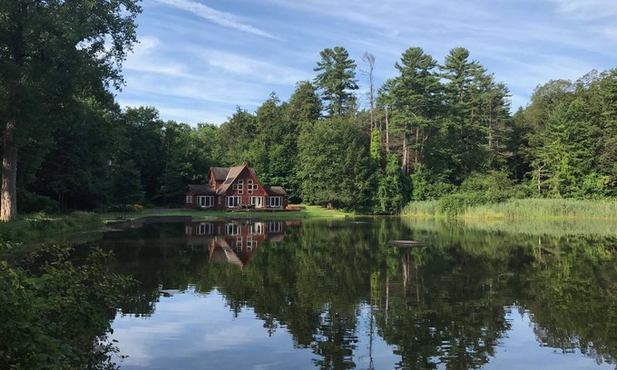 Lee House | Spectacular setting on your own private lake close to it all!