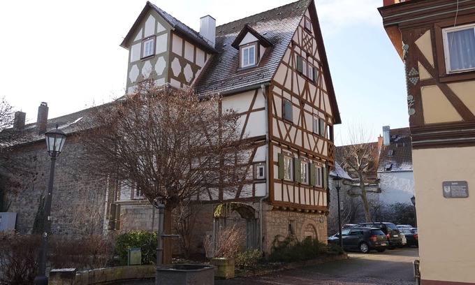 Lauda Apartment | Spend the night in the historic ambience of the Badhaus