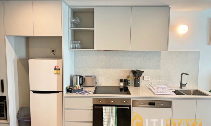 Reid Apartment | Splendid 2bd 1bth 1csp Apt - Superb CBD Location