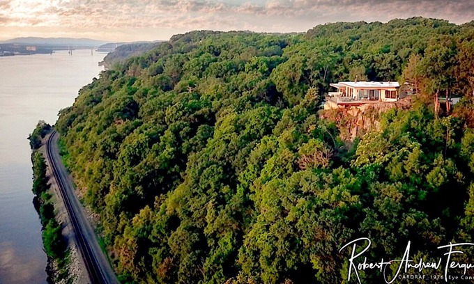 Town of Lloyd House | Splendid Isolation: Private Luxury. Breathtaking Modern Villa On Hudson Bluffs.