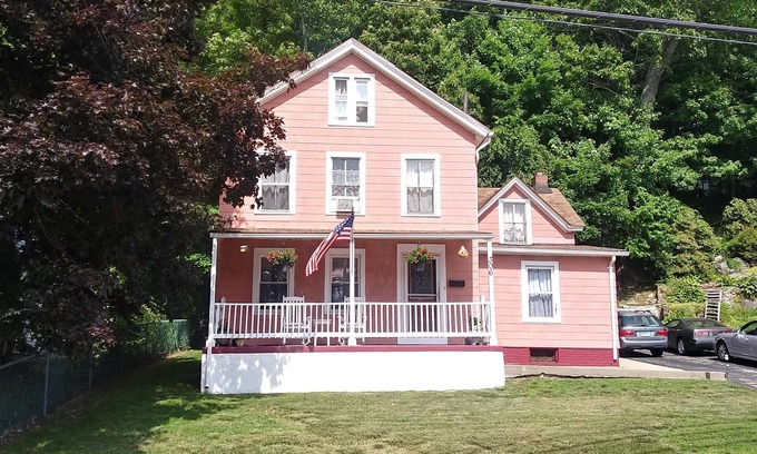 Norwich House | Spotless 3 BR SE Connecticut near 2 Casinos and area attractions.