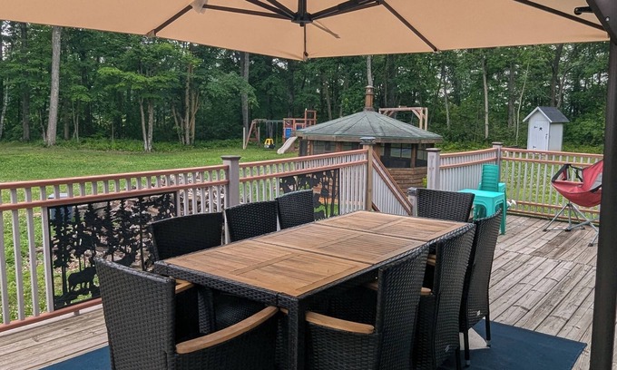 Garrison Cabin | Sprawling 4-bedroom plus loft cabin in Garrison