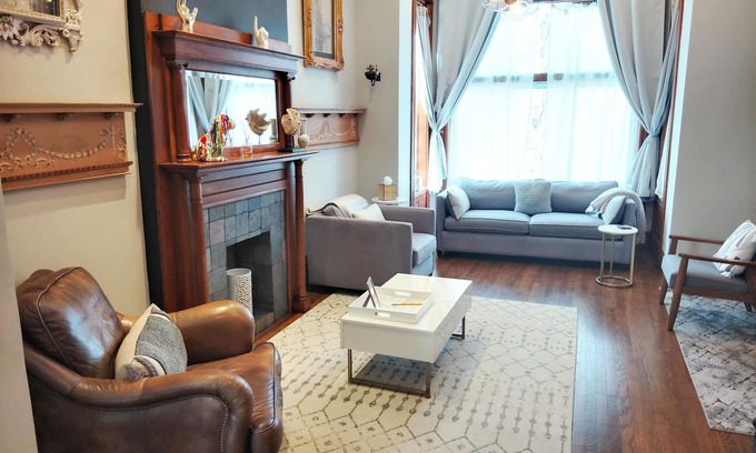 West Town Apartment | SPRING SPECIAL, family & pet friendly! Visit me March-April '25!