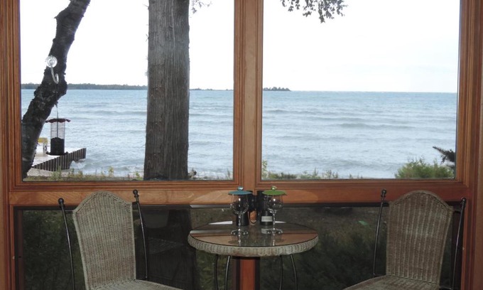 Baileys Harbor Hotel | Square Rigger Harbor Motel