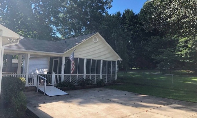 Denver Cottage | Squirrel Haven Cottage on Lake Norman