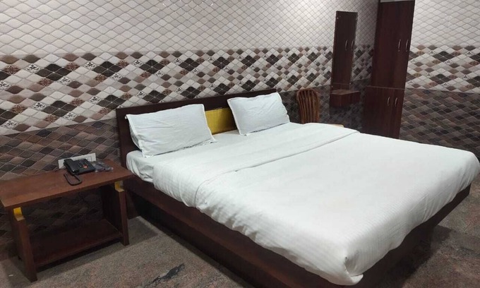 Arakkonam Hotel | Sri Mahalakshmi Deluxe Lodge