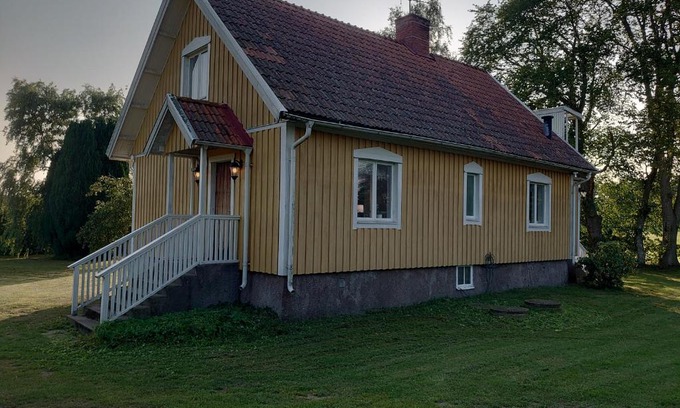 Fagelmara Villa | Stålemara Gård Lilla gula huset på landet