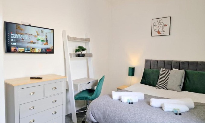 Burnley House | St Johns House 3 Ensuite Rooms Available