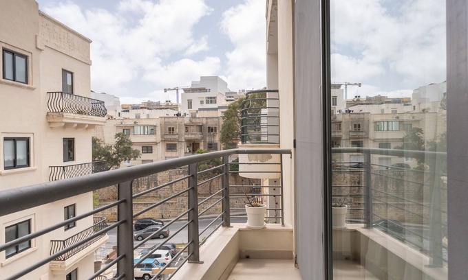 Tal-Ghoqod Apartment | St.Julians apartment