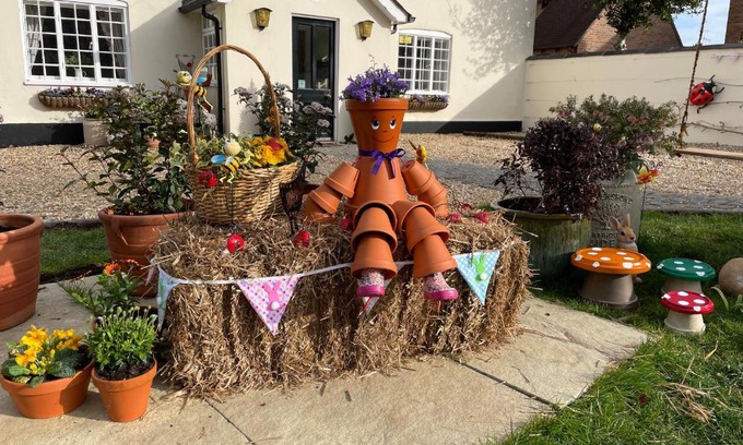 Blandford Saint Mary Bed & Breakfast | St Leonards Farmhouse