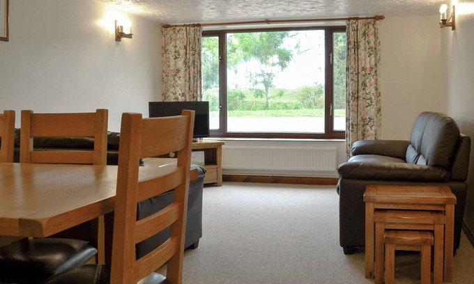 Foxley Cottage | Stable Cottage 5 - UKC3744