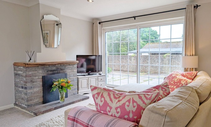 Pulborough Cottage | Stable Cottage - Pulborough - a cottage that sleeps 2 guests in 1 bedroom