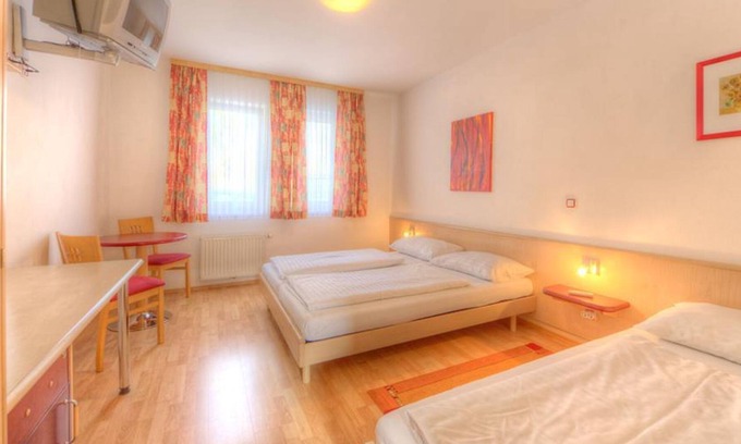 Rust Apartment | Standard Dreibettzimmer - Hotel am See Rust