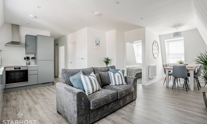 Newbury Apartment | StarHost Residences | Brand new Stylish 2 bed apartment in Newbury Town Centre