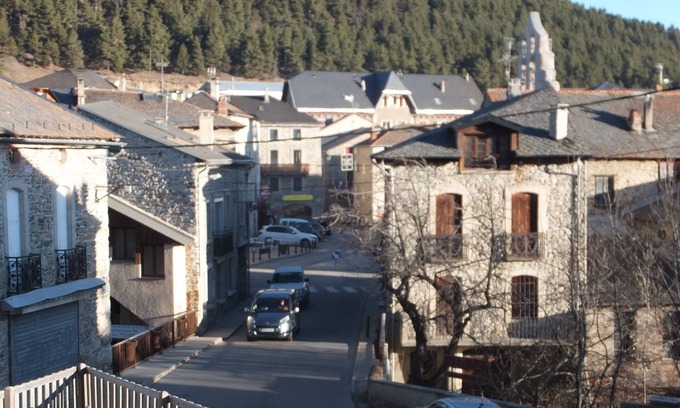 Formigueres Apartment | Station Formiguères T2 center c. WI-FI Cellar Fireplace Exit