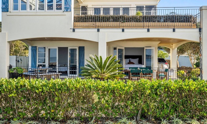 Arkles Bay Bed & Breakfast | Stay and Relax at Beachfront Beauty