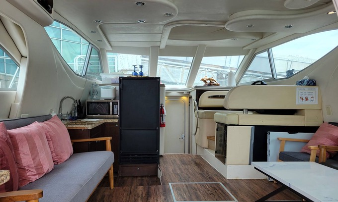 Central Boat Rental | Stay at A Boat Vancouver Downtown Near BC Place with Bay View