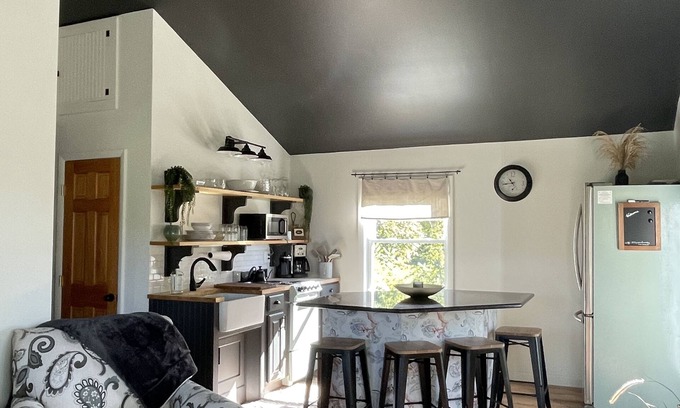 St. Albans House | Stay at this comfortable loft at St. Albans Bay!