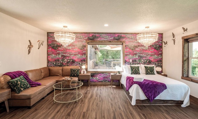 Prescott Hotel | Stay Awhile | Studio w/Kitchen & Parking