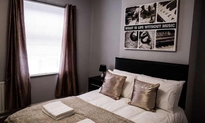 Burslem House | Stay Comfortable- New and stylish holiday home