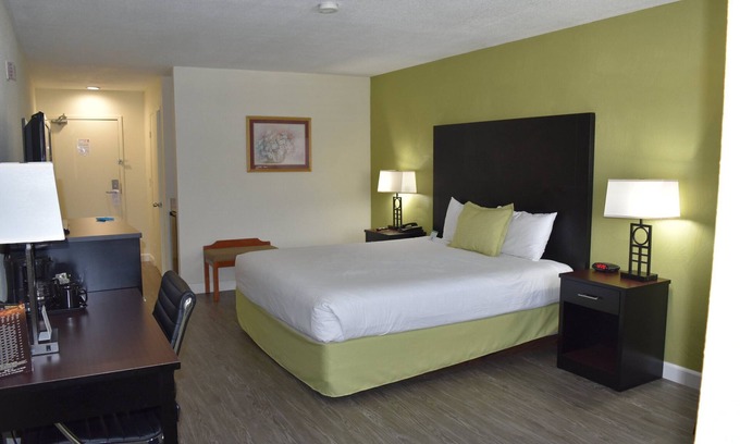 Old Town Hotel | Stay in the Heart of Old Town San Diego! FREE Breakfast and Parking!