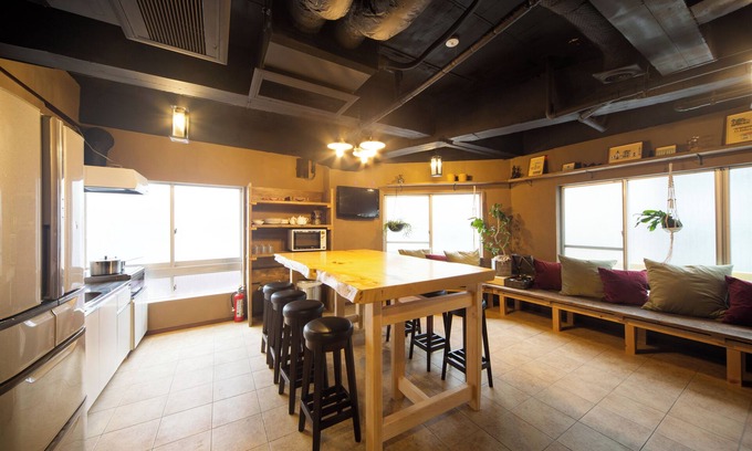 Kannai Apartment | Stay in Yokohama Retro Old Town, film and drama locations! 5LDK, 100 sq.m. 5-minute walk to JR Kannai Station and 6 stations on 4 lines are available!