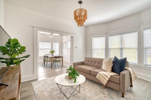 King House | Stay Portland - Portland Fun Colorful Victorian - 91 WalkScore