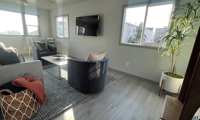 Hermosa Beach House | Stay Steps from Hermosa Beach & Pier in Chic Townhome Retreat