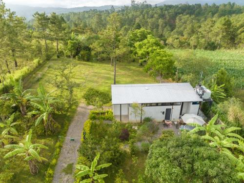 Siguatepeque Ski Chalet | Stay with a hot tub on a coffee farm