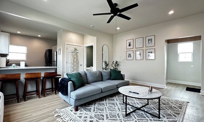 Historic Downtown Baton Rouge Apartment | StayAE - Flamingo House