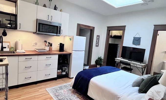 Kirksville Apartment | StayClose- Skylight Studio Downtown, Queen, 30+ days