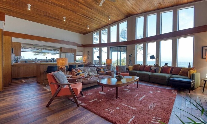 Coos Bay House | #StayinMyDistrict Cape Arago Sanctuary at the Sea