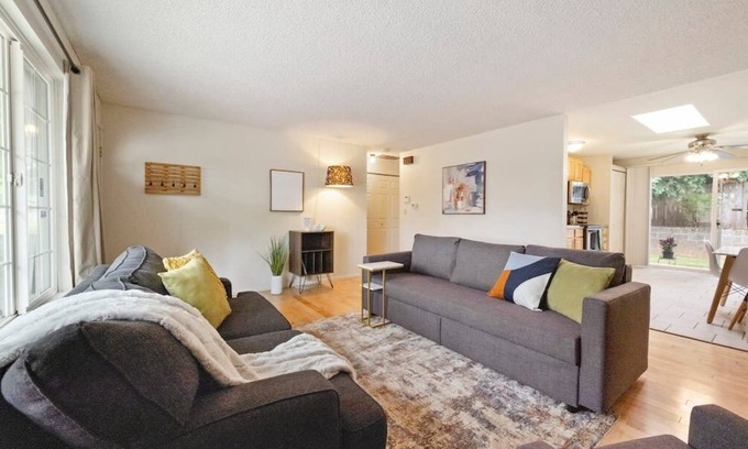 Gresham House | #StayinMyDistrict Gorge-Mt Hood