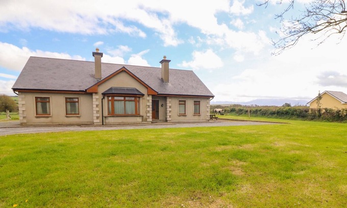 Milltown Cottage | STEPHEN'S COTTAGE, pet friendly in Killorglin, County Kerry