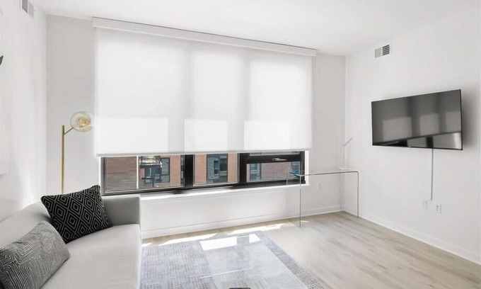 NoMa Hotel | Steps from Metro | 24/7 concierge | Heart of Noma